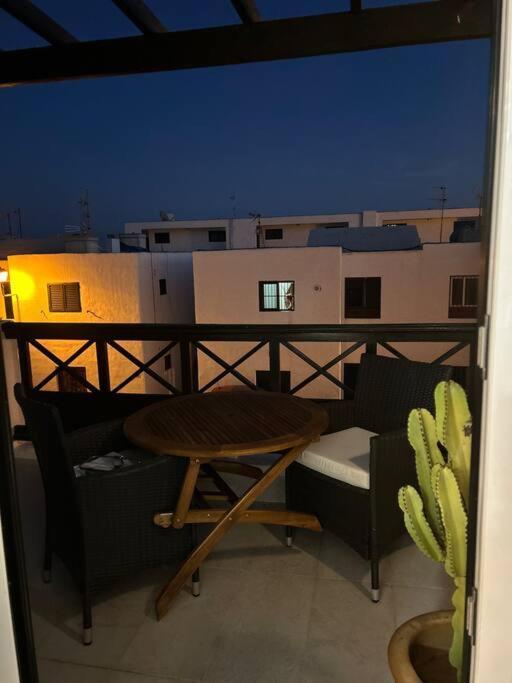 Moderno Apartamento Cerca Al Mar Tías Exterior foto